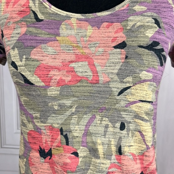 Floral top 🖤 - Picture 5 of 11